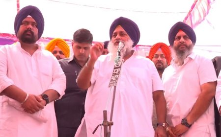 ਔਖੇ ਸਮੇਂ ਅਸੀਂ ਖੁਦ ਇੱਕ-ਦੂਜੇ ਦੀ ਬਾਂਹ ਫੜੀ, ਮੈਨੂੰ ਪੰਜਾਬੀ ਕੌਮ ‘ਤੇ ਮਾਣ ਹੈ’- ਹੜ੍ਹ ਪੀੜਤਾਂ ਨੂੰ ਮਿਲਣ ਪਹੁੰਚੇ ਬੋਲੇ ਸੁਖਬੀਰ ਬਾਦਲ