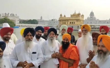 ਬਾਬਾ ਰਾਮਦੇਵ ਨੇ ਪੰਜਾਬ ਦੇ ਹੜ੍ਹ ਪੀੜ੍ਹਤਾਂ ਲਈ ਦਿੱਤੇ ਇੱਕ ਕਰੋੜ, ਸ੍ਰੀ ਦਰਬਾਰ ਸਾਹਿਬ ਟੇਕਿਆ ਮੱਥਾ