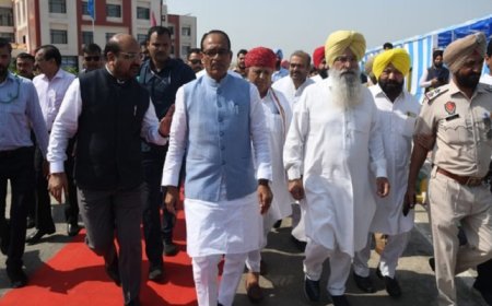 ਪੰਜਾਬ ਦੇ ਹੜ੍ਹ ਪੀੜਤਾਂ ਲਈ ਕੇਂਦਰ ਸਰਕਾਰ ਵੱਲੋਂ ਵੱਡੀ ਰਾਹਤ — ਮੰਤਰੀ ਸ਼ਿਵਰਾਜ ਸਿੰਘ ਚੌਹਾਨ ਨੇ ਸੌਂਪੀ 36 ਹਜ਼ਾਰ ਪਰਿਵਾਰਾਂ ਲਈ ਮੁਆਵਜ਼ਾ ਰਕਮ 💰