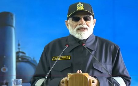‘ਇਹ ਪਲ ਯਾਦਗਾਰ ਹਨ…’ INS ਵਿਕਰਾਂਤ ‘ਤੇ PM Modi ਨੇ ਫੌਜੀ ਜਵਾਨਾਂ ਨਾਲ ਮਨਾਈ ਦੀਵਾਲੀ