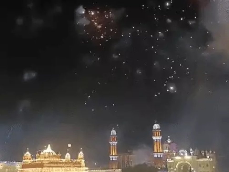 ਪ੍ਰਕਾਸ਼ ਪੁਰਬ ‘ਤੇ ਸ੍ਰੀ ਦਰਬਾਰ ਸਾਹਿਬ ‘ਚ ਗੁਰੂ ਜਗਾਏ ਗਏ 1 ਲੱਖ ਦੀਵੇ, ਹੈਲੀਕਾਪਟਰ ਨਾਲ ਬਰਸਾਏ ਫੁੱਲ (ਤਸਵੀਰਾਂ)