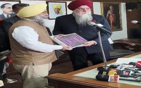MLA ਵਜੋਂ ਹਰਮੀਤ ਸਿੰਘ ਸੰਧੂ ਨੇ ਚੁੱਕੀ ਸਹੁੰ, ਪਾਰਟੀ ਦੇ ਕਈ ਸੀਨੀਅਰ ਨੇਤਾ ਵੀ ਮੌਕੇ ‘ਤੇ ਰਹੇ ਮੌਜੂਦ