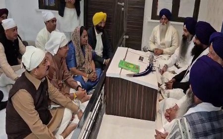 ਦਿੱਲੀ ਦੀ CM ਰੇਖਾ ਗੁਪਤਾ ਨੇ ਸਿੰਘ ਸਾਹਿਬਾਨ ਨਾਲ ਕੀਤੀ ਮੁਲਾਕਾਤ, ਜਥੇ. ਗੜਗੱਜ ਨੇ ਮੁੱਖ ਮੰਤਰੀ ਅੱਗੇ ਰੱਖੀ ਇਹ ਮੰਗ