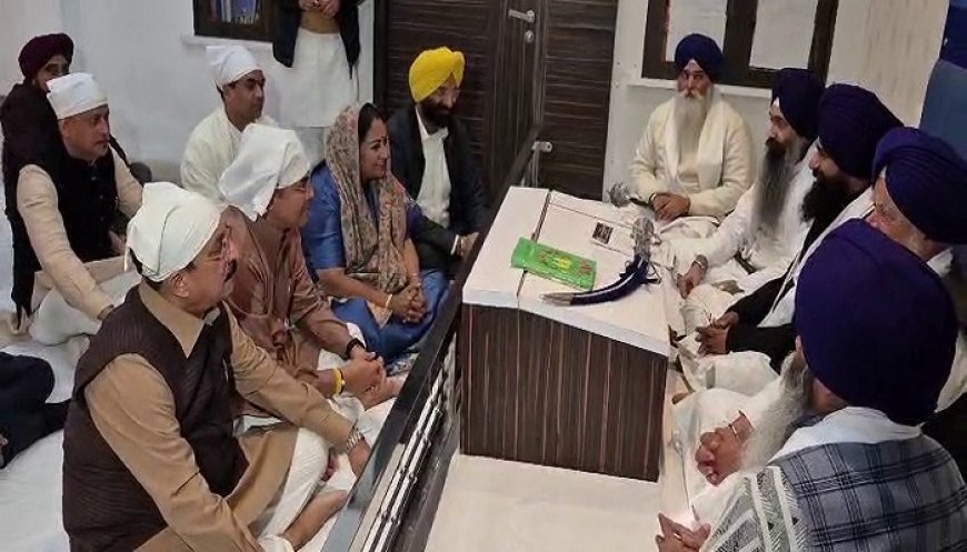 ਦਿੱਲੀ ਦੀ CM ਰੇਖਾ ਗੁਪਤਾ ਨੇ ਸਿੰਘ ਸਾਹਿਬਾਨ ਨਾਲ ਕੀਤੀ ਮੁਲਾਕਾਤ, ਜਥੇ. ਗੜਗੱਜ ਨੇ ਮੁੱਖ ਮੰਤਰੀ ਅੱਗੇ ਰੱਖੀ ਇਹ ਮੰਗ