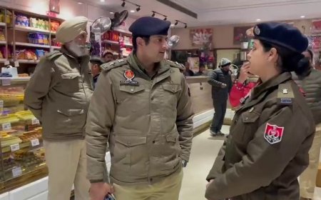 ਫਗਵਾੜਾ ‘ਚ ਮਸ਼ਹੂਰ ਮਠਿਆਈ ਦੀ ਦੁਕਾਨ ‘ਤੇ ਫਾਇਰਿੰਗ, ਅਣਪਛਾਤਿਆਂ ਨੇ ਚਲਾਈਆਂ ਅੰਨ੍ਹੇਵਾਹ ਗੋਲੀਆਂ