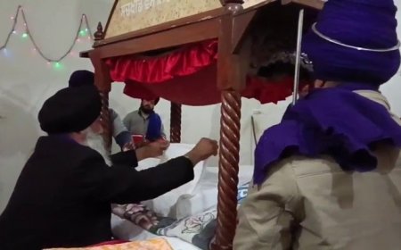 ਪਠਾਨਕੋਟ ‘ਚ ਸ੍ਰੀ ਗੁਰੂ ਗ੍ਰੰਥ ਸਾਹਿਬ ਜੀ ਦੇ ਅੰਗਾਂ ਦੀ ਬੇਅਦਬੀ, ਸਤਿਕਾਰ ਕਮੇਟੀ ਨੇ ਸੰਭਾਲਿਆ ਮੋਰਚਾ