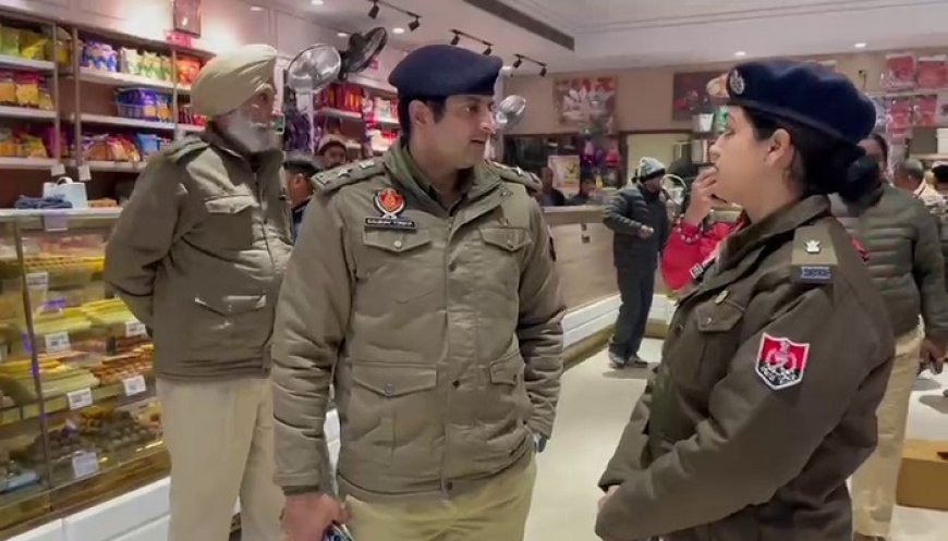 ਫਗਵਾੜਾ ‘ਚ ਮਸ਼ਹੂਰ ਮਠਿਆਈ ਦੀ ਦੁਕਾਨ ‘ਤੇ ਫਾਇਰਿੰਗ, ਅਣਪਛਾਤਿਆਂ ਨੇ ਚਲਾਈਆਂ ਅੰਨ੍ਹੇਵਾਹ ਗੋਲੀਆਂ