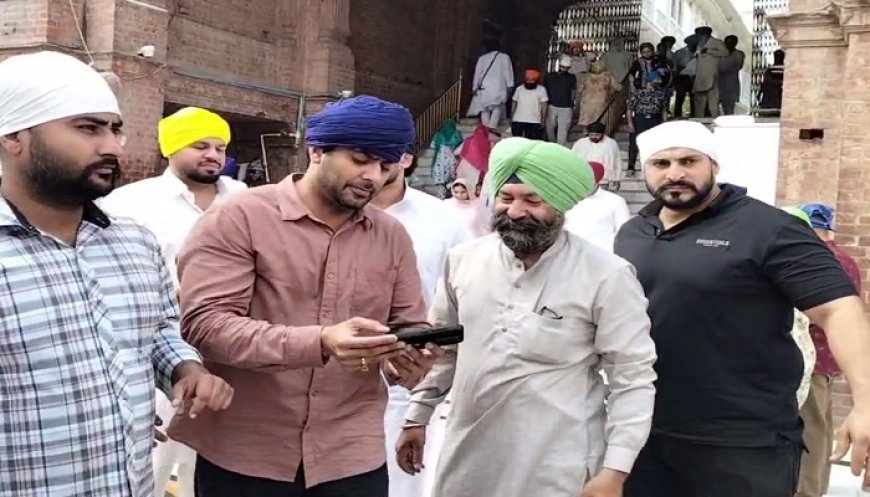 ਸੱਚਖੰਡ ਸ੍ਰੀ ਹਰਿਮੰਦਰ ਸਾਹਿਬ ਨਤਮਸਤਕ ਹੋਏ Mankirt Aulakh, ਨਵੀਂ EP ਦੀ ਸਫ਼ਲਤਾ ਲਈ ਕੀਤੀ ਅਰਦਾਸ