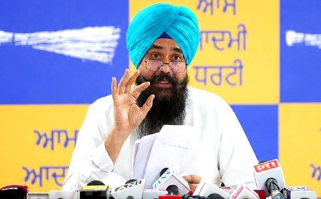 ‘ਸ੍ਰੀ ਅਕਾਲ ਤਖਤ ਸਾਹਿਬ ਦੇ ਹੁਕਮ ਸਿਰ ਮੱਥੇ…’, ਬੇਅਦਬੀ ਕਾਨੂੰਨ ‘ਚ ਸੋਧਾਂ ਨੂੰ ਲੈ ਕੇ ਬੋਲੇ MP ਮਲਵਿੰਦਰ ਕੰਗ