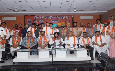 BJP ‘ਚ ਸ਼ਾਮਿਲ ਹੋਏ ਬਾਪੂ ਬਲਕੌਰ ਸਿੰਘ ਚਾਦਰੇ ਵਾਲੇ, ਪੰਜਾਬ BJP ਦੇ ਪ੍ਰਧਾਨ ਕੇਵਲ ਢਿੱਲੋਂ ਨੇ ਪਾਰਟੀ ‘ਚ ਕੀਤਾ ਸਵਾਗਤ